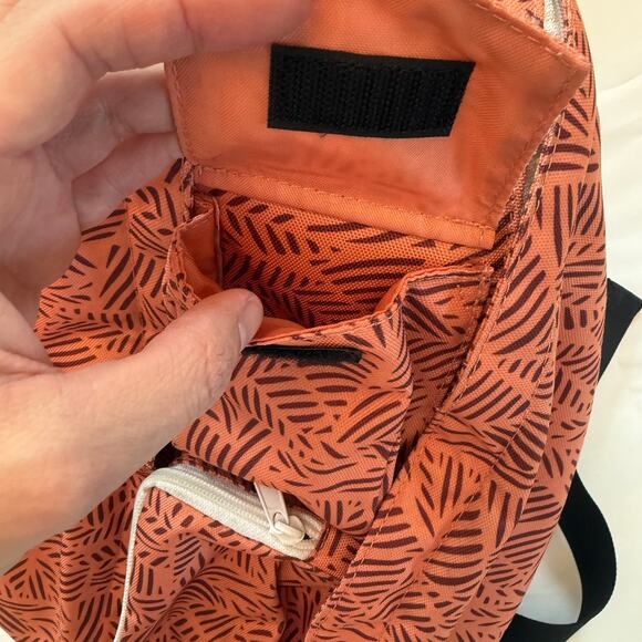KAVU Rope Sling Bag Rust Terracotta Black Leaf Pattern Crossbody Backpack - Picture 7 of 10